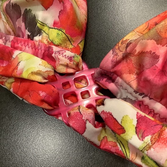 BECCA by Rebecca Virtue Floral Halter Bikini Top Pink Basket Weave Resin Center - Picture 5 of 11